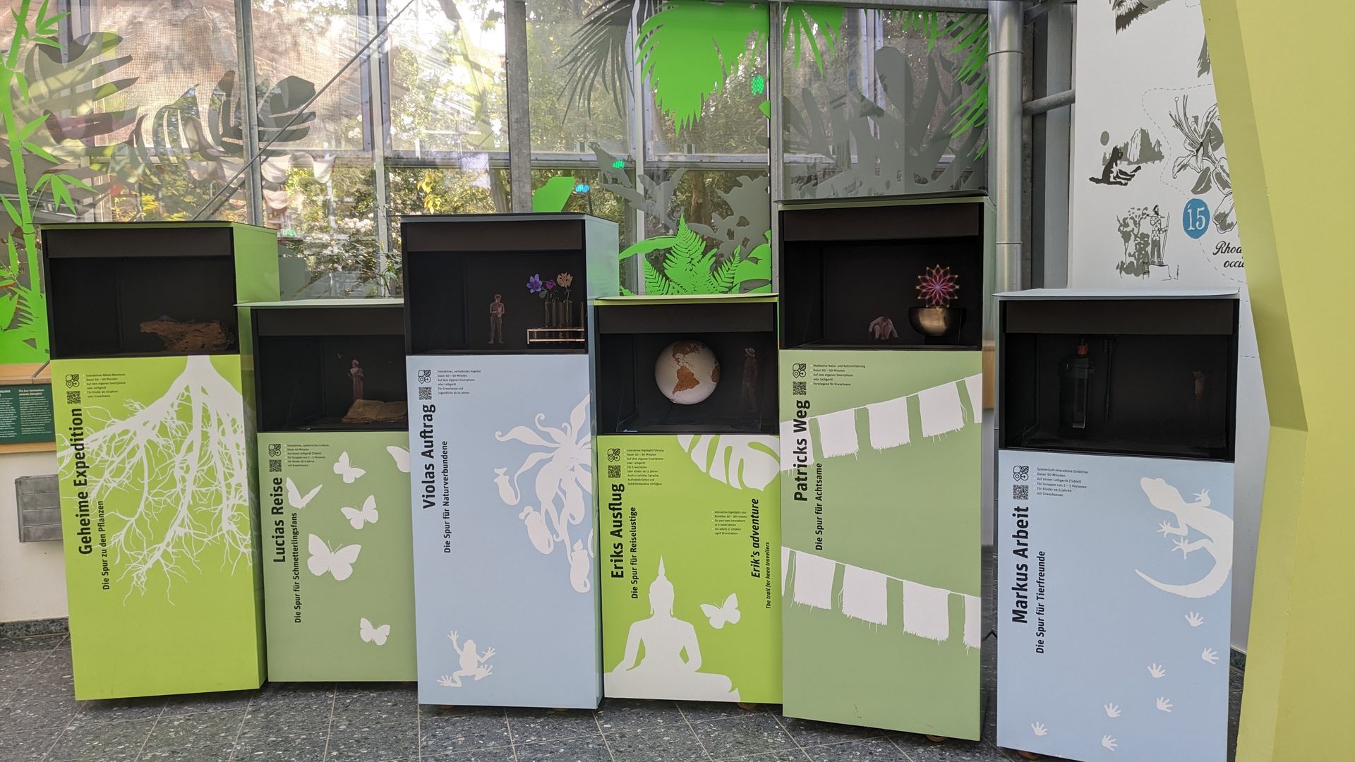 Holoboxen im Foyer